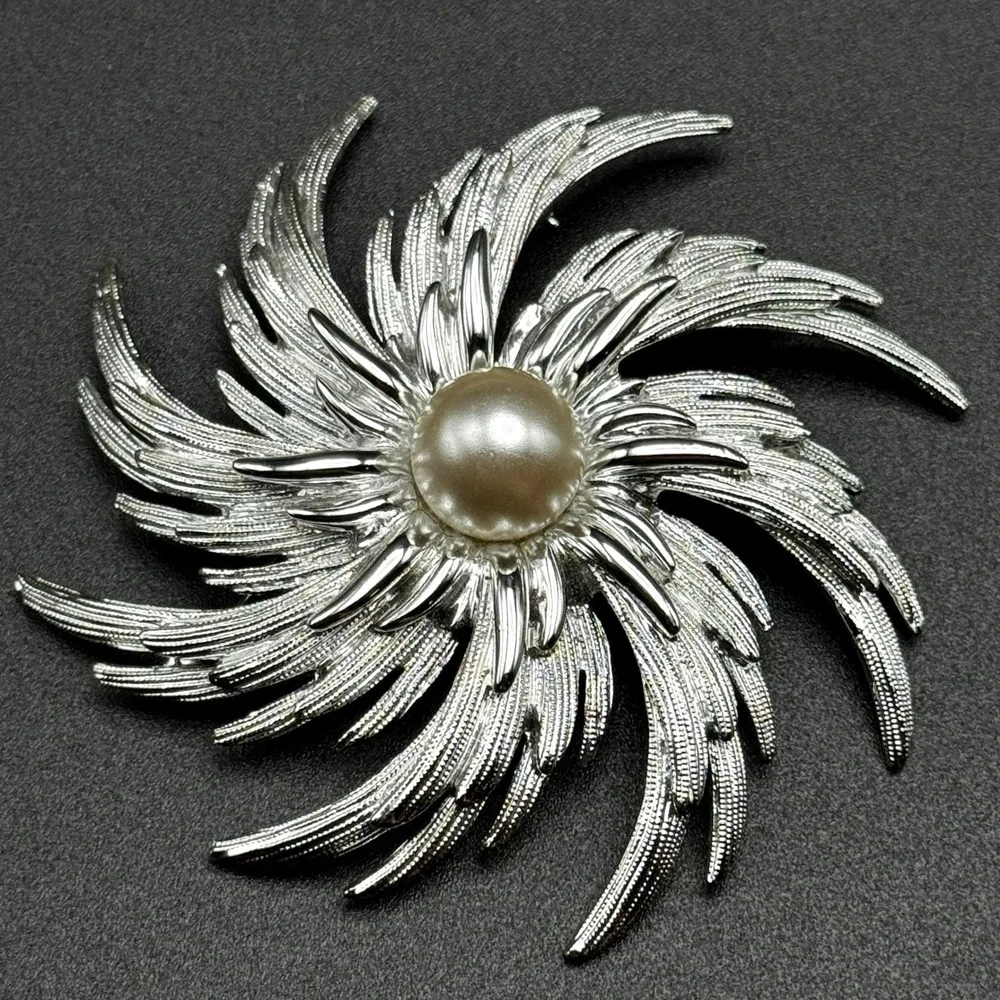 Vintage Sarah Coventry Silver Tone Swirl Sunburst Faux Pearl Brooch Signed Pin